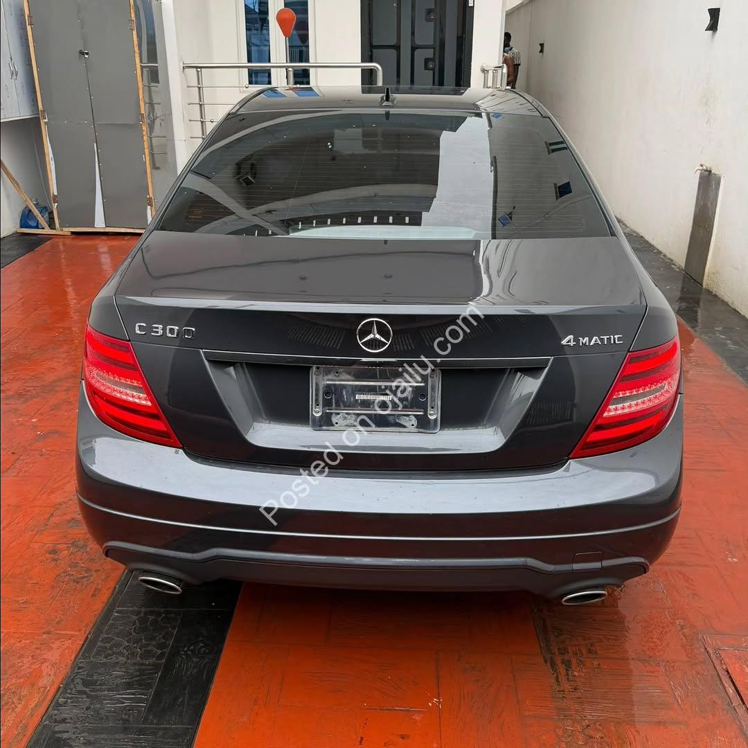 Immaculate 2005 Lexus ES330: Luxury & Value