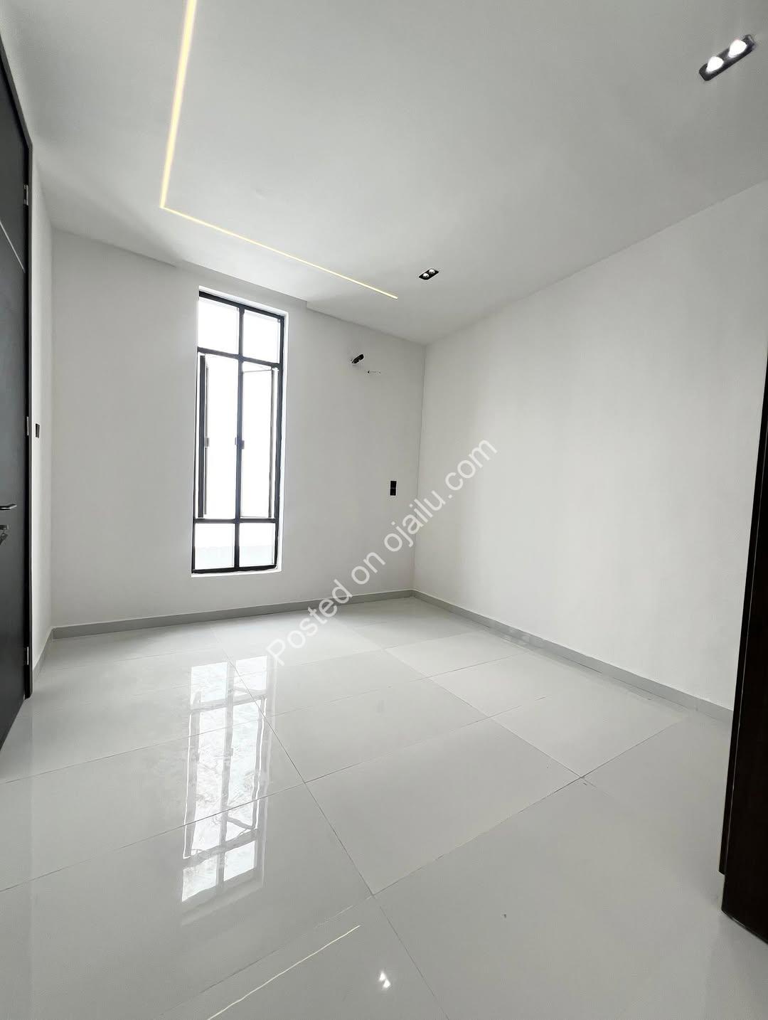 Spacious 5-Bedroom Haven in Prime Lekki
