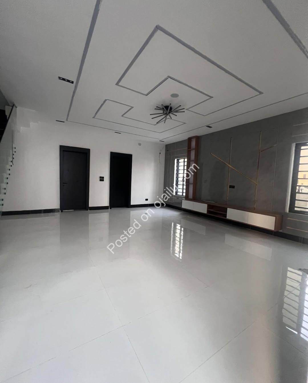 5-Bed Ologolo Haven: En-Suite Luxury & BQ