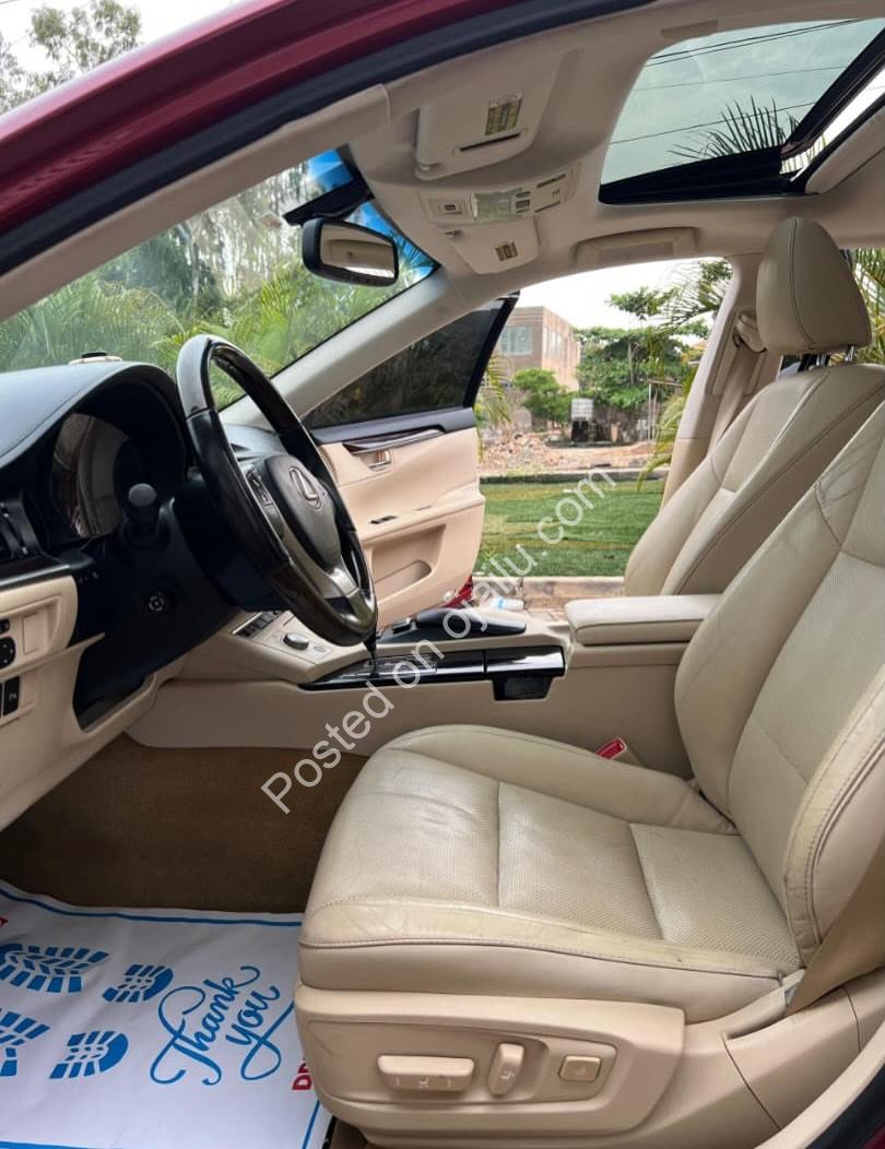 Immaculate 2015 Lexus ES350: Full Option, 1 Owner