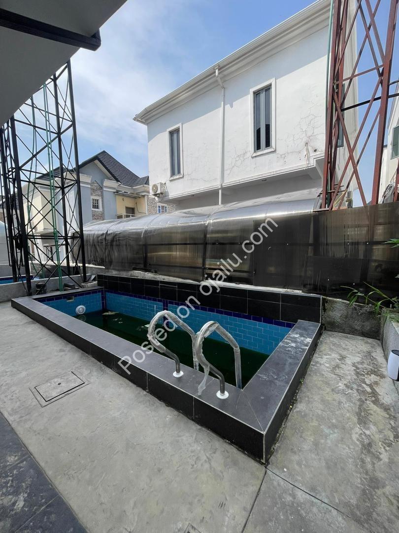 Stunning 5-Bed Dulex with Pool in Lekki