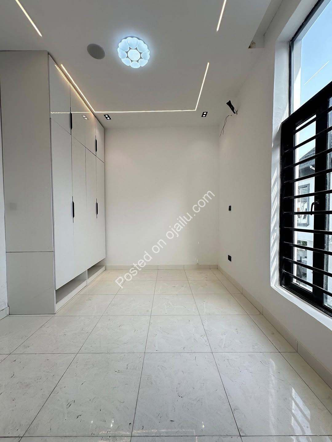 Lekki’s Finest: 4-Bedroom Smart Home in Orchid