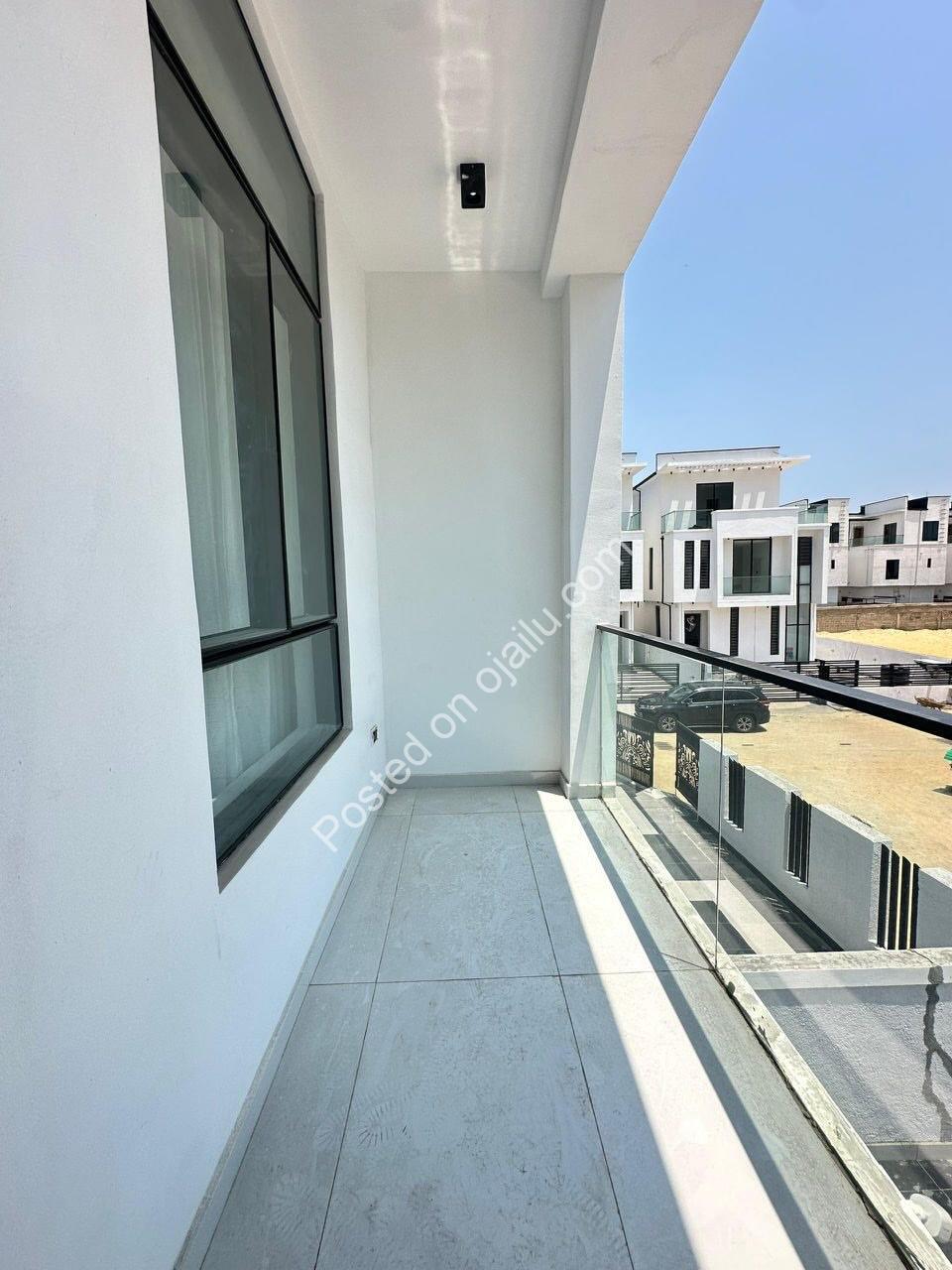 Spacious 5-Bed Duplex with BQ in Prime Lekki