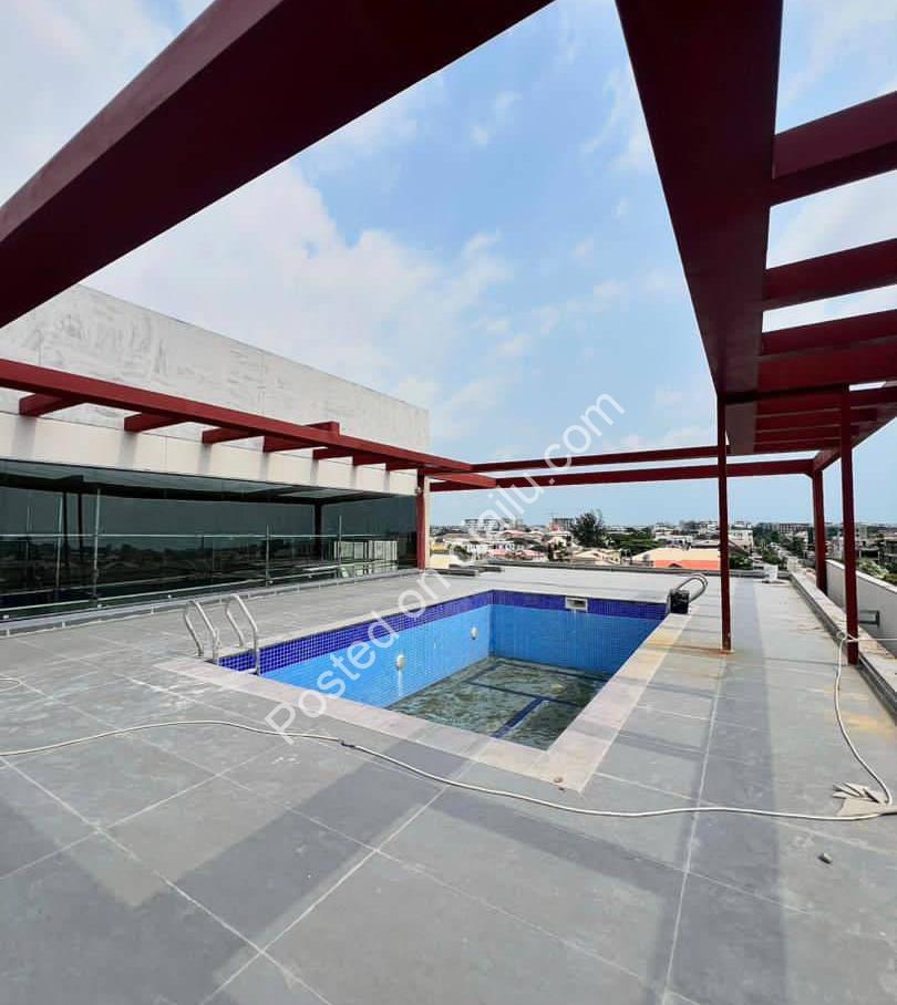 Elevated Lekki Living: Rooftop Pool & 24/7 Security