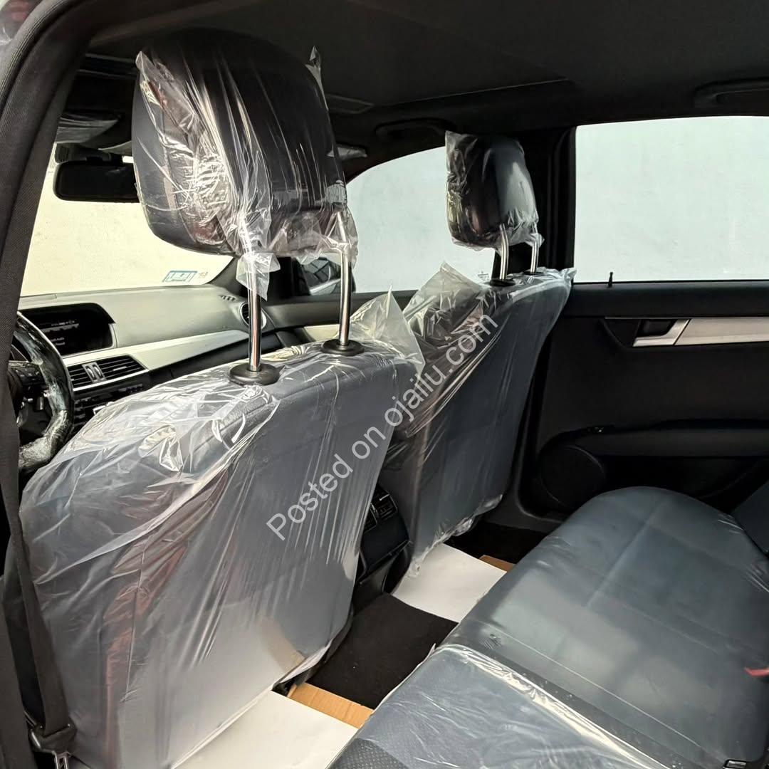 2009 Lexus ES350: Panoramic Luxury, Pristine & Loaded