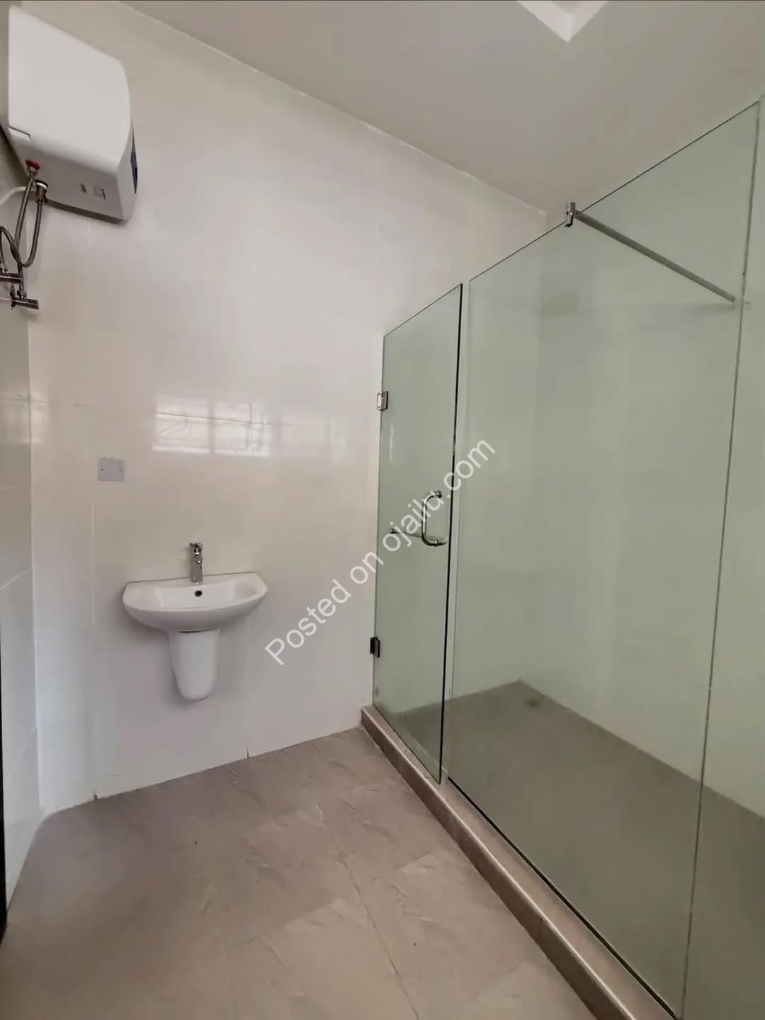 Exquisite 5-Bedroom Haven in Orchid Lekki