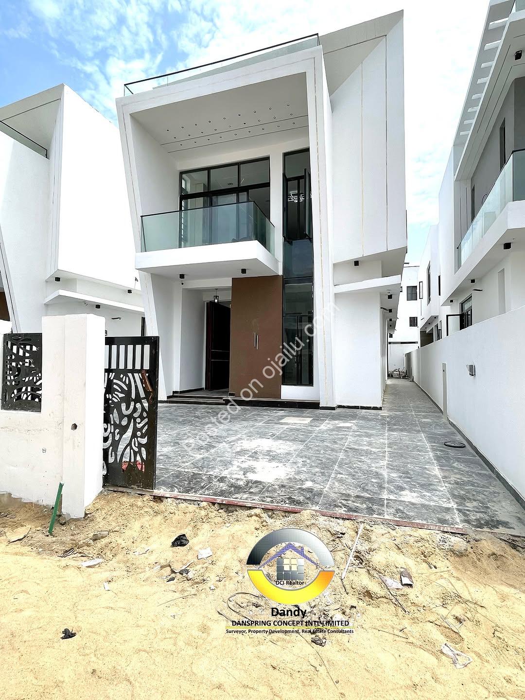 Lekki’s Ultimate Family Oasis: Poolside Living Awaits