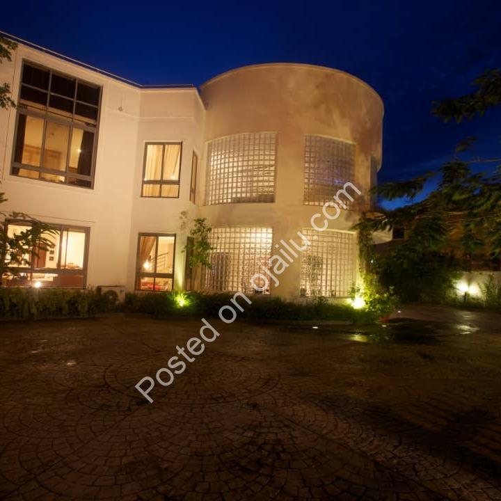 VGC’s Ultimate 5-Bedroom Estate with Pool & Garden