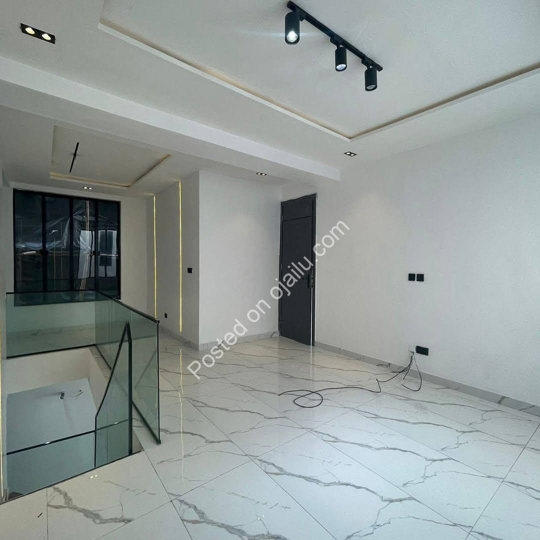 Lekki’s Ultimate 5-Bedroom Estate Oasis with Pool