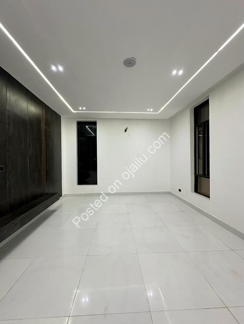 Elegant Family Sanctuary in Chevron with Pool & Gym