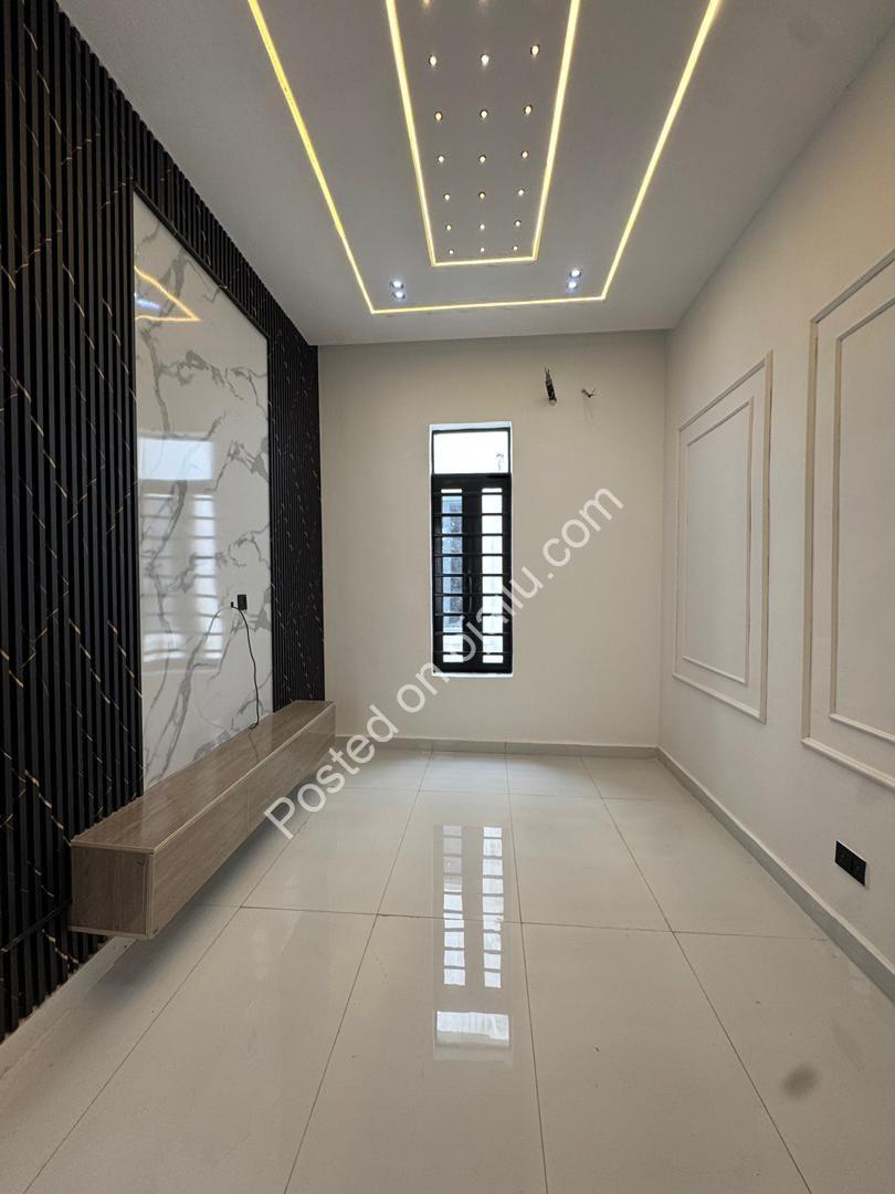 Lekki’s Ultimate 5-Bed Estate with Pool & BQ