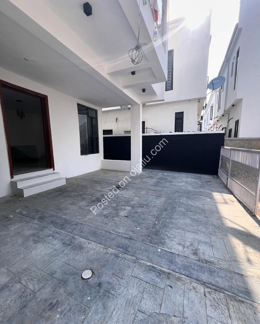 Spacious 4-Bedroom Duplex in Prime Ikota, Lekki