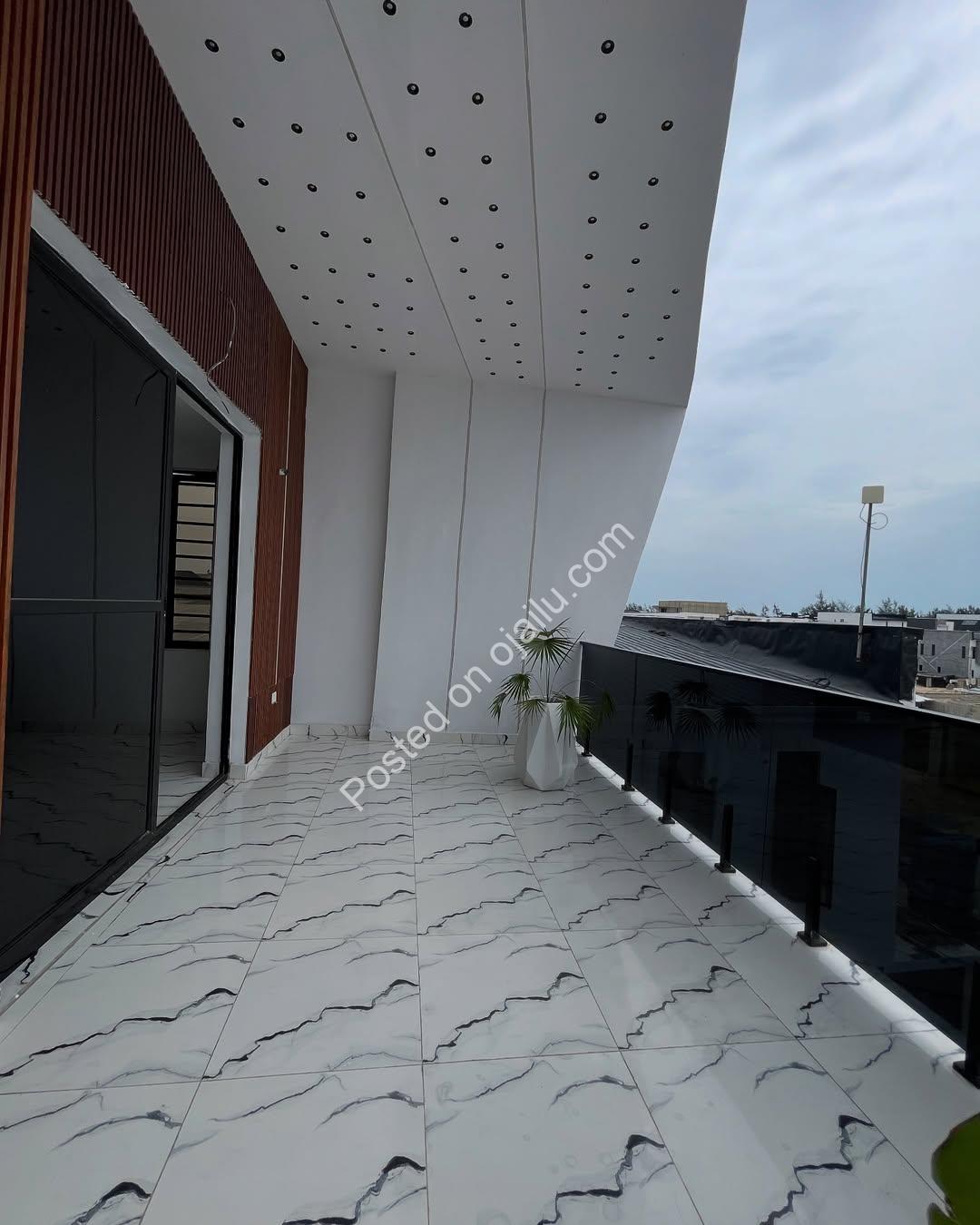 Exclusive 5-Bedroom Duplex with Pool & Jacuzzi in Ikota