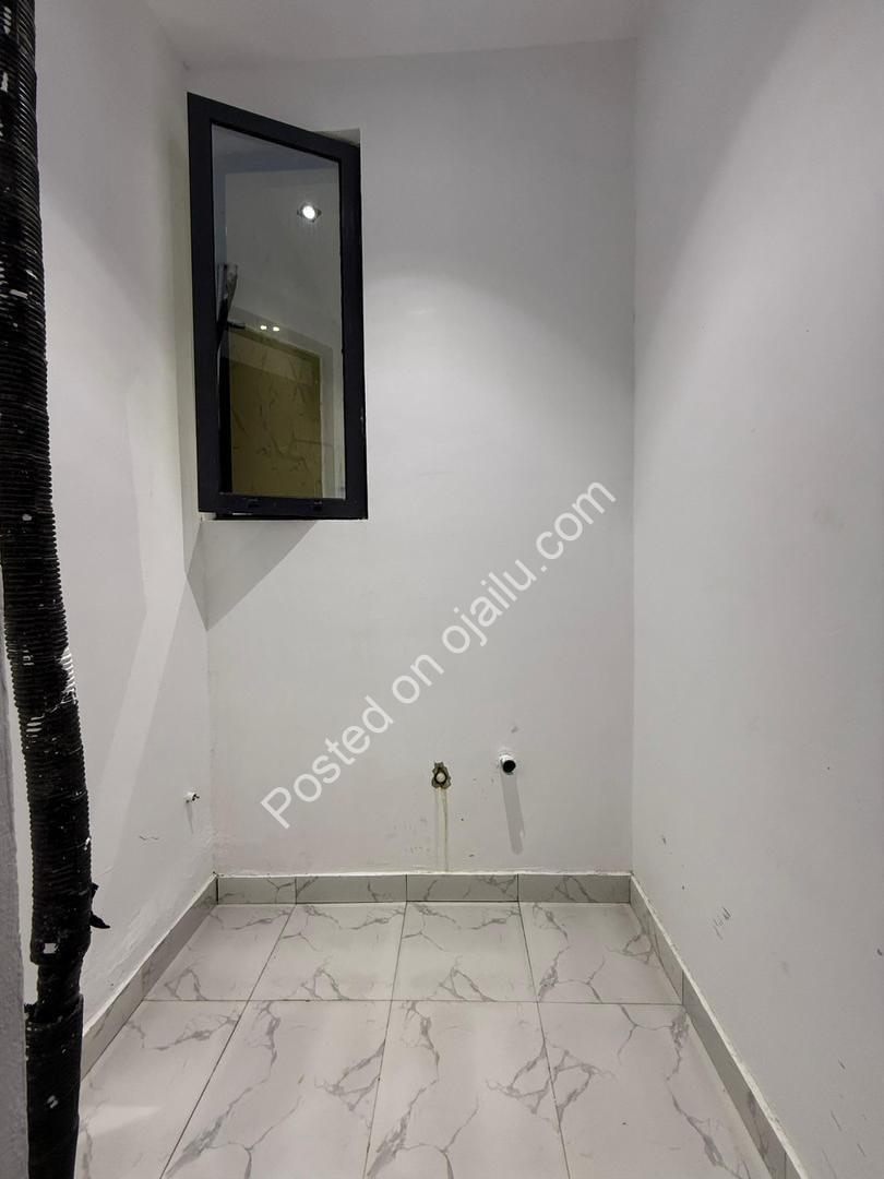 Modern Masterpiece in Cowrie Creek: 5-Bed Smart Home