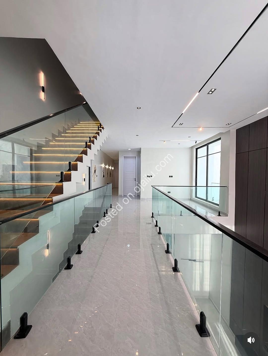 Stunning 5-Bed Duplex with Pool & Rooftop in Lekki