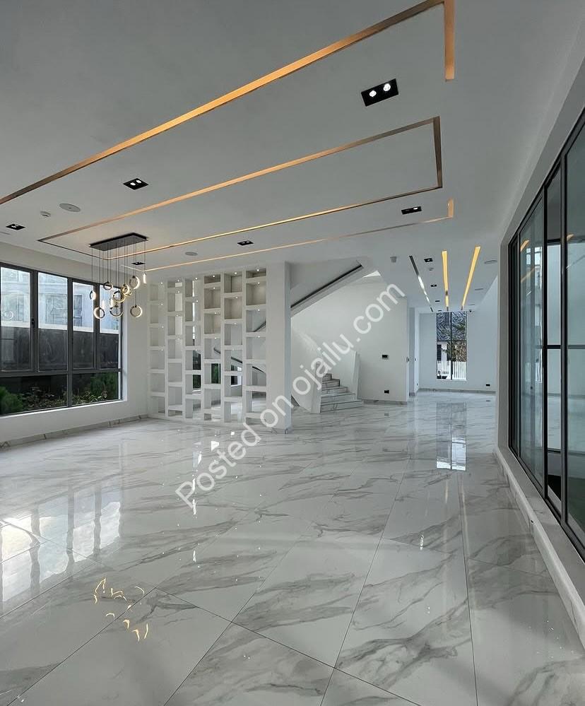 Opulent 5-Bedroom Haven in Prestigious Osapa Lekki