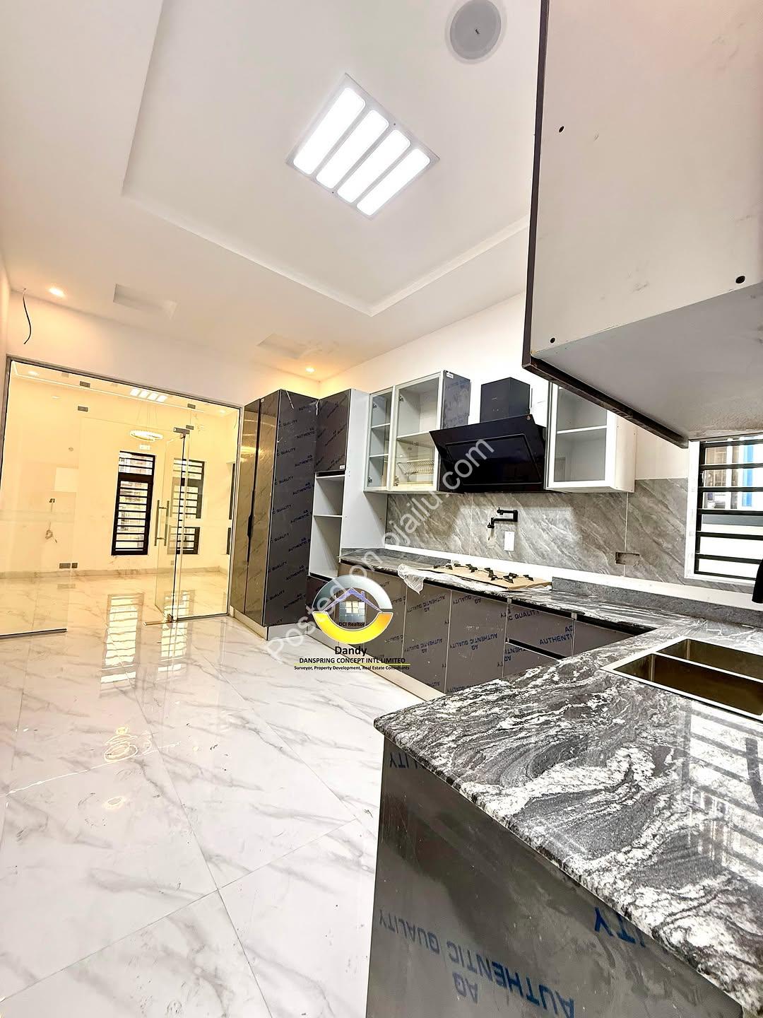 Elegant 4-Bedroom Duplex with BQ in Prime Chevron