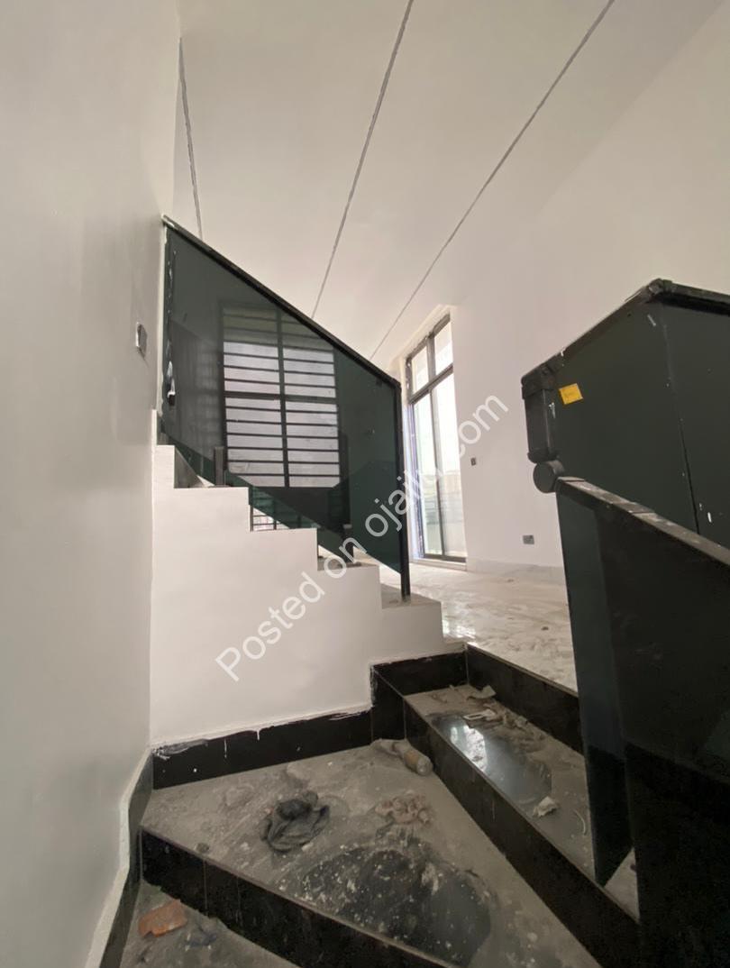 Exquisite 4-Bed Terraced Duplex in Prime Lekki