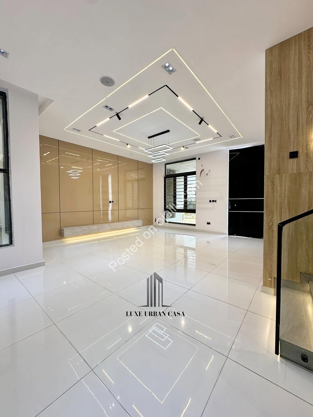 5-Bed Chevron Haven: Pool, Luxury & Security