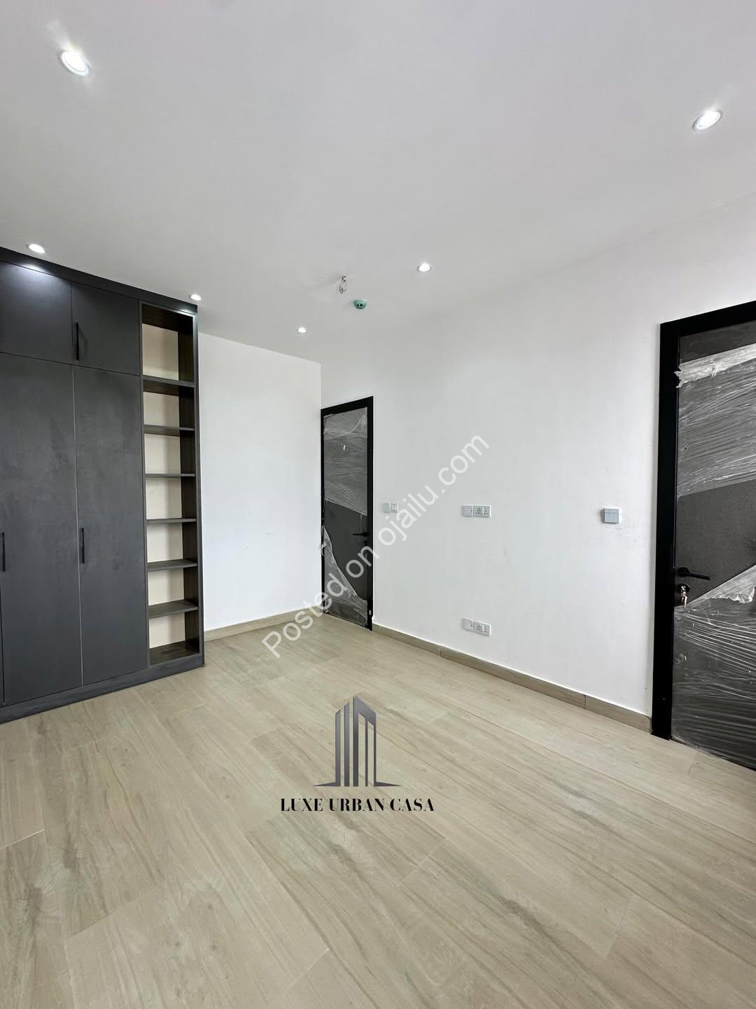 Elegant 4BR Terrace in Chevron | Premium Living