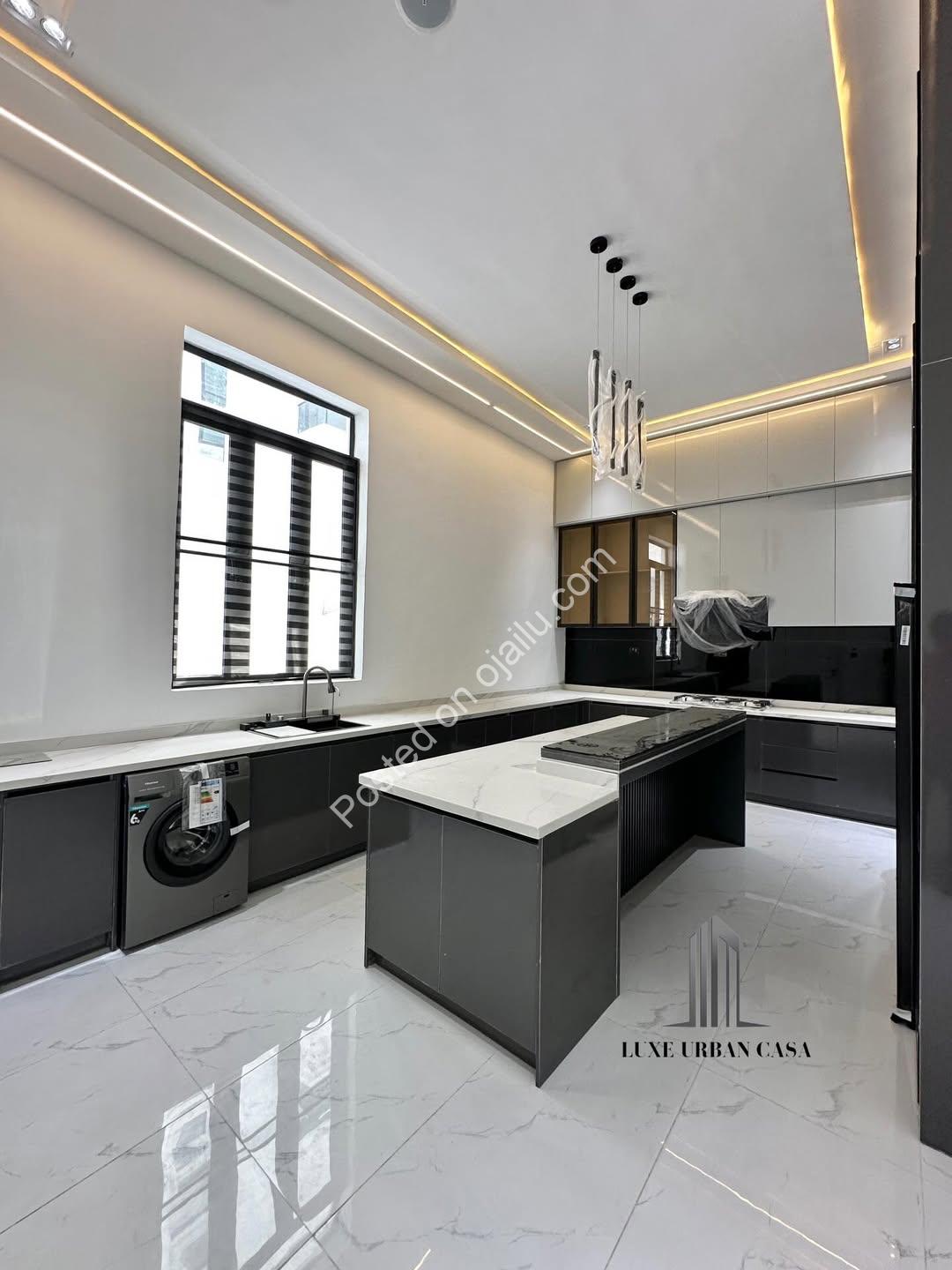 Lekki’s Ultimate 5-Bedroom Estate with Private Cinema & Rooftop