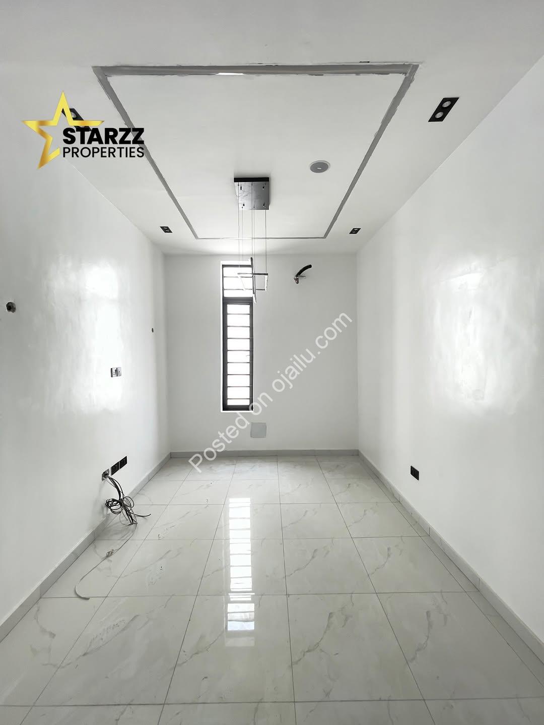 Chevron’s Finest: 5-Bedroom Masterpiece with Lavish Ensuites