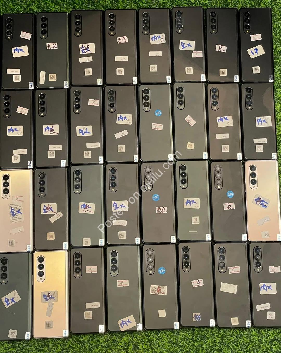 Unfold Luxury: Samsung Fold 4 & 3, Premium & Priced Right