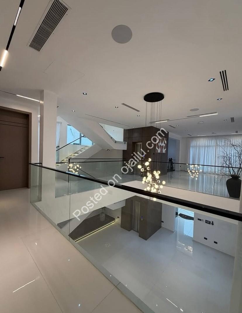 Smart 5-Bed Ikate Palace: Tech-Forward Luxury