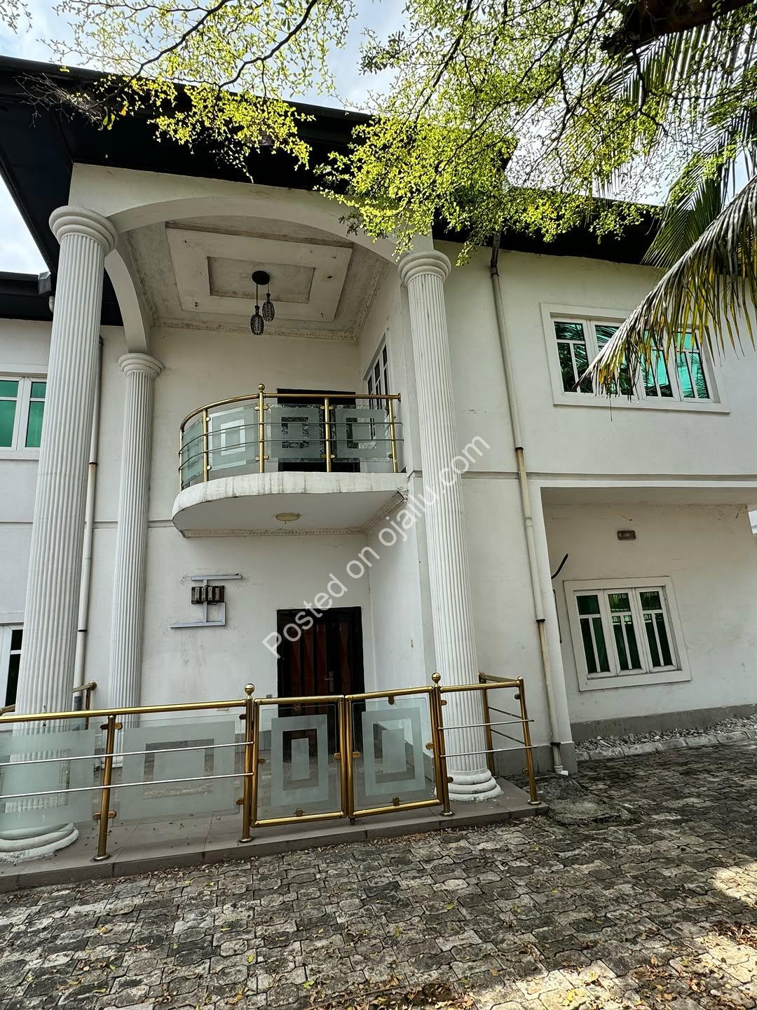 Stadium Road’s Premier 4-Bedroom Duplexes