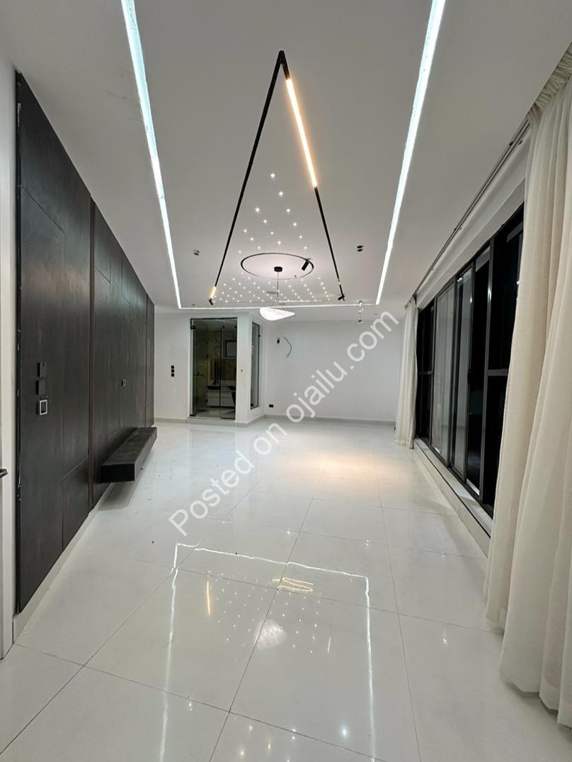 Elegant Family Sanctuary in Chevron with Pool & Gym