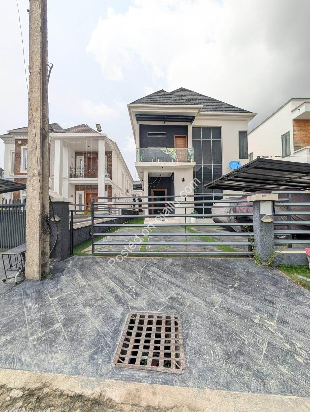 Sleek 5-Bed Duplex with Pool & Jacuzzi in Lekki