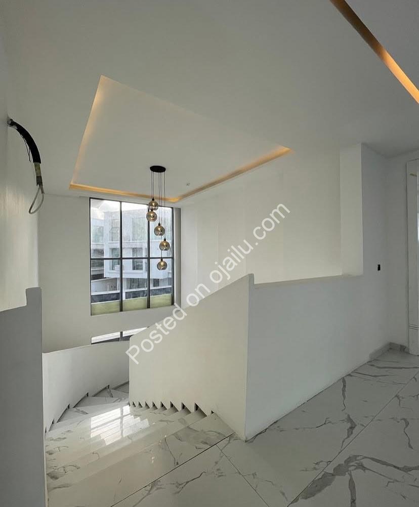 Opulent 5-Bedroom Haven in Prestigious Osapa Lekki