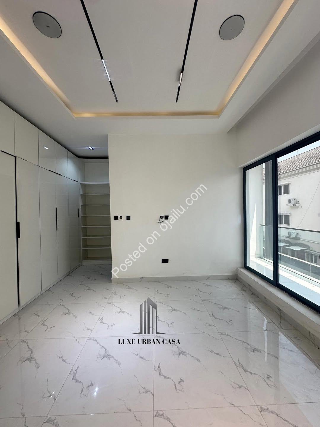 Osapa Oasis: 4BR Terrace with Pool & Premium Finishes