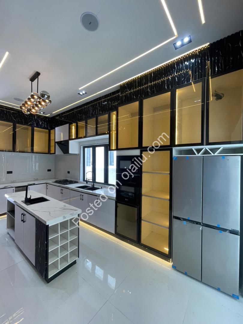 Stunning 5-Bed Duplex with Resort-Style Pool in Lekki