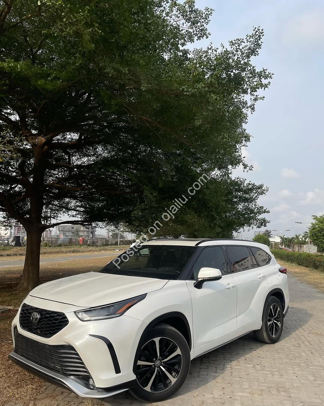 2012 Camry SE: Sunroof & Tech for 10.5M Naira