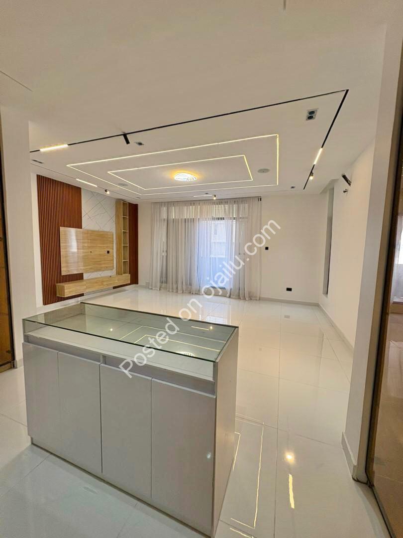 Serene Estate Gem: 5-Bed Duplex with Pool & Cinema