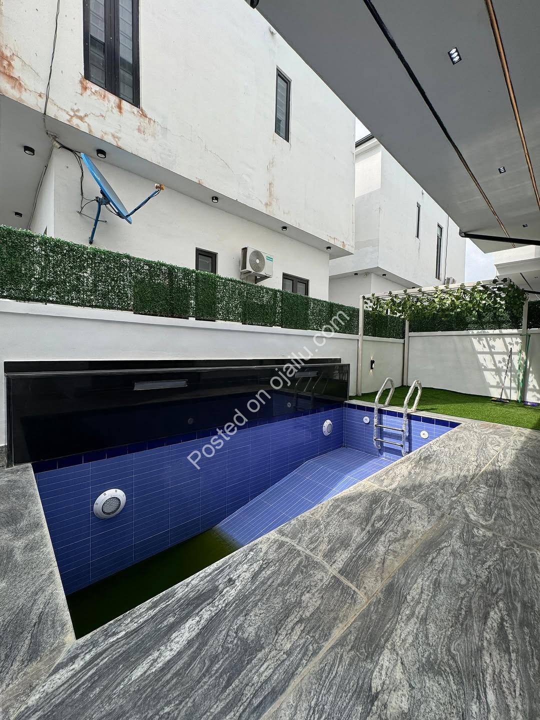 Lekki’s Ultimate 5-Bed Poolside Estate