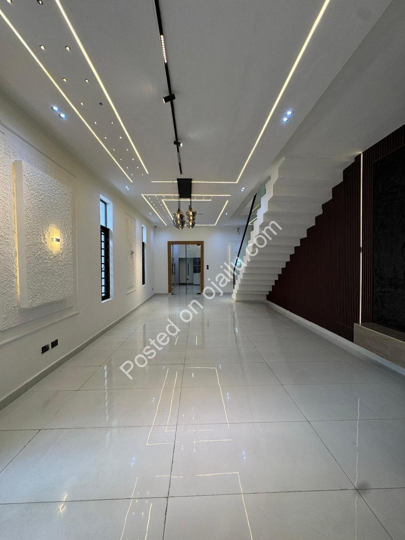 Exclusive 5-Bed Dulex with Private Pool in Lekki