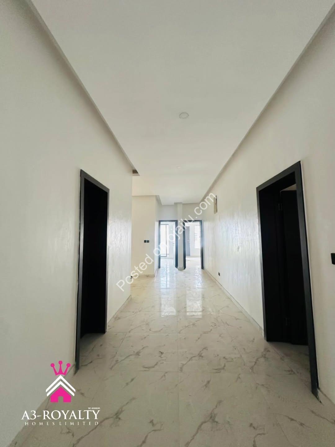 Move-In Ready 5-Bed Duplex in VGC Estate