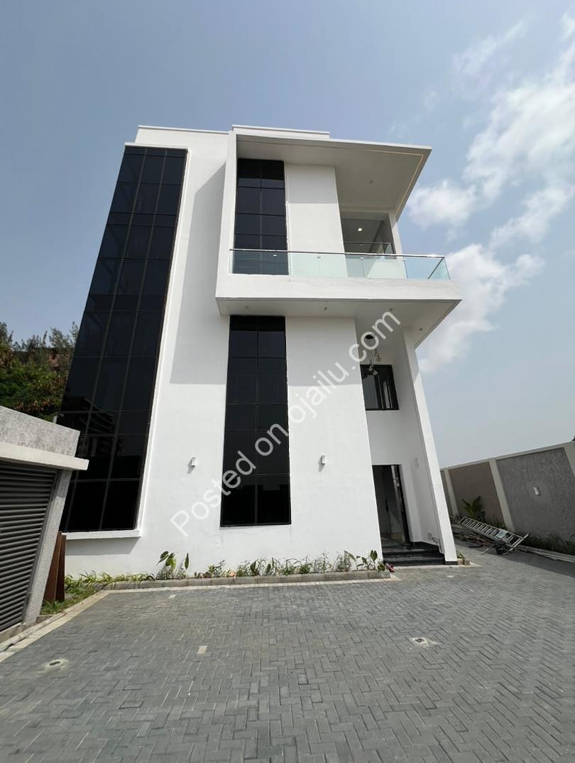 Exclusive 6-Bed Duplex with BQ on Banana Island