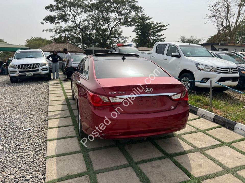 Luxury Sonata: Panoramic Roofs & Pristine Engine