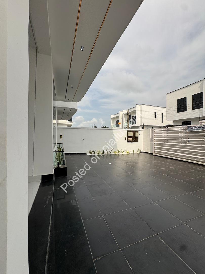 Lekki’s Ultimate 5-Bedroom Estate with Resort-Style Pool