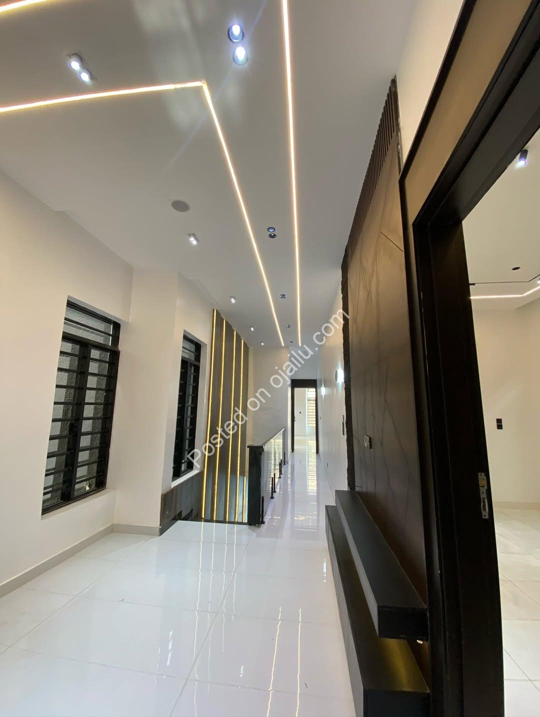 5-Bedroom Haven in Chevron: Pool, En-Suites & Luxury Finishes