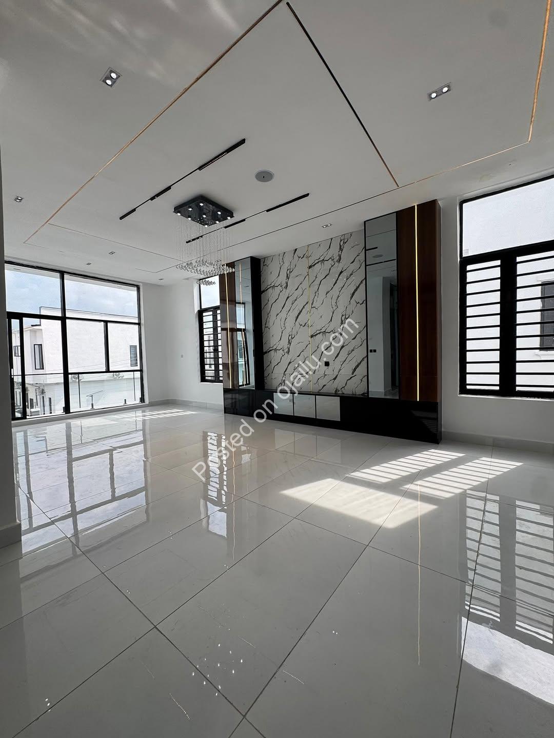 Lekki’s Ultimate 5-Bed Poolside Estate