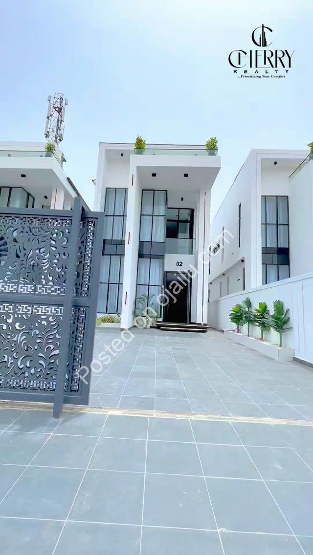 Exclusive 5-Bedroom Duplex with Pool & Jacuzzi in Ikota