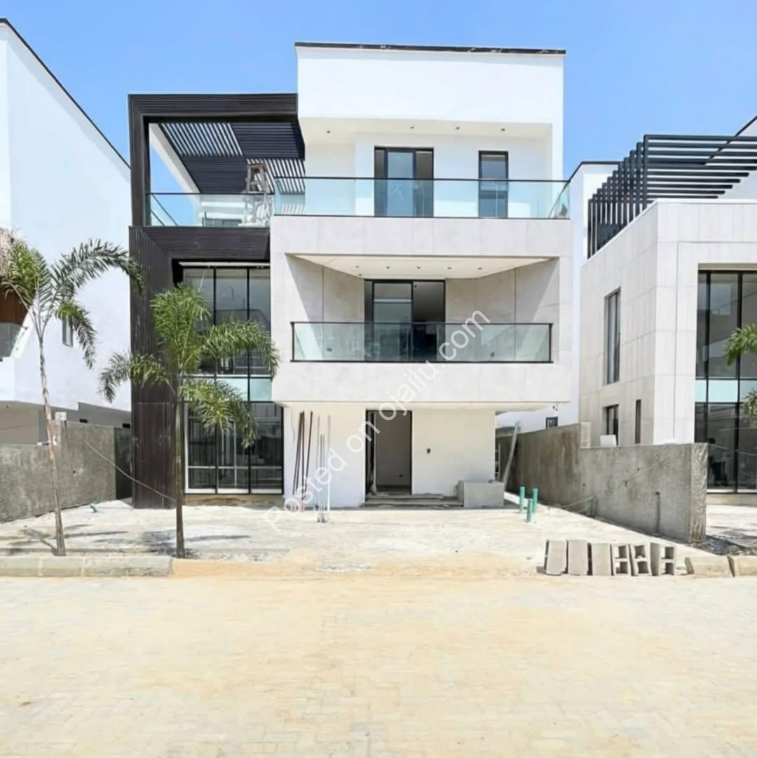 Your Dream Home Awaits: 5-Bed Duplex with Pool & Cinema