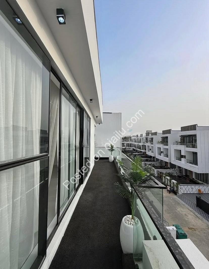 Elegant 5-Bedroom Haven in Prime Lekki