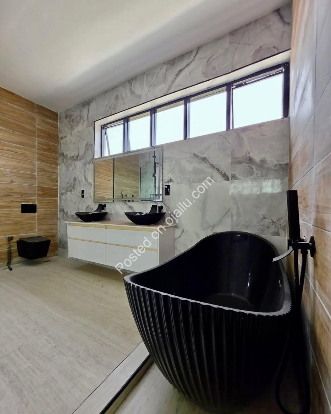 Dream Estate: 5-Bed Duplex with Pool & BQ in Lekki