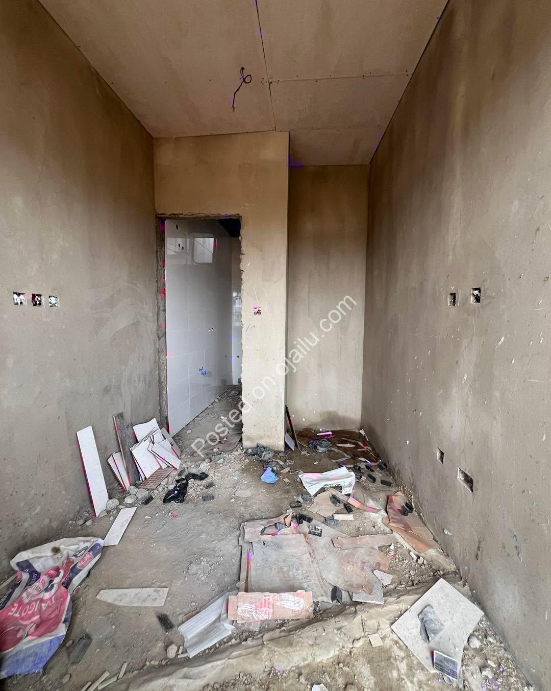 Elegant 3-Bedroom Haven with En-Suite BQ in Wuye