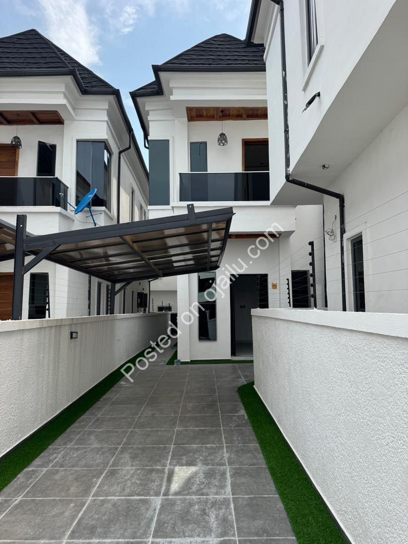 Orchid Lekki Sanctuary: 4-Bed Duplex with Pool & BQ